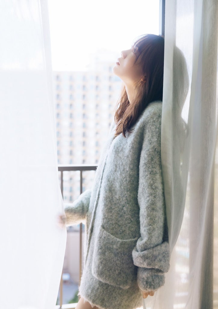 田村真佑1st写真集「恋に落ちた瞬間」紀伊國屋書店限定裏表紙（撮影：藤原宏）