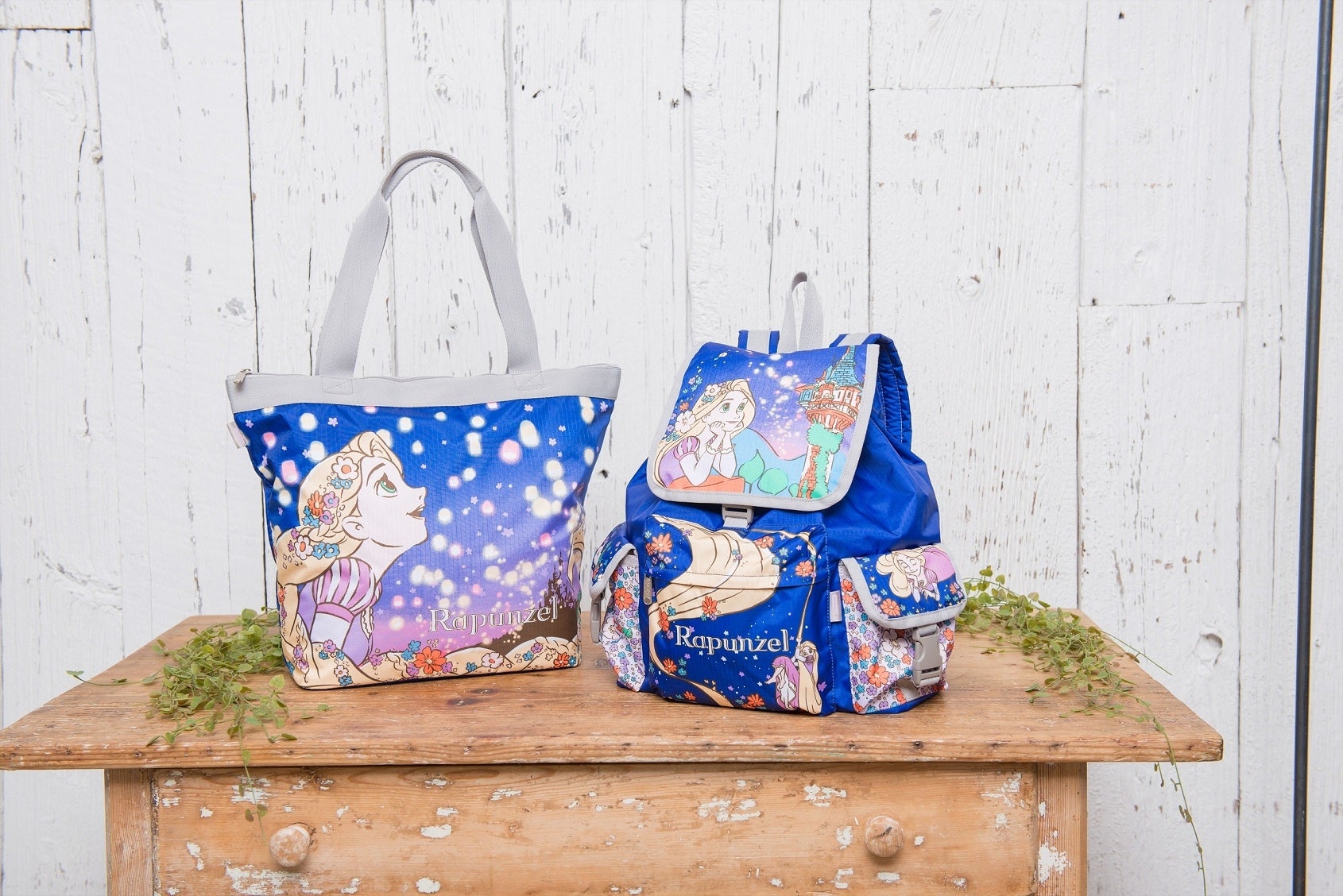左：トートバッグ￥20,000 右：リュックサック￥34,000 （C）Disney