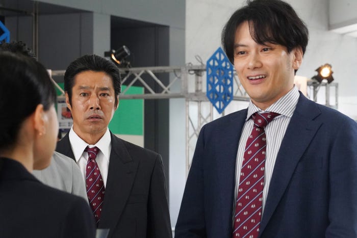 堤真一、小西遼生「ファーストペンギン!」第8話より(C)日本テレビ