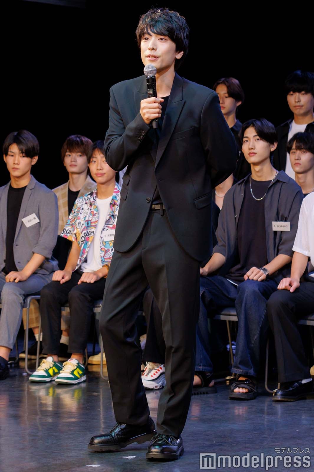 黒羽麻璃央（C）モデルプレス