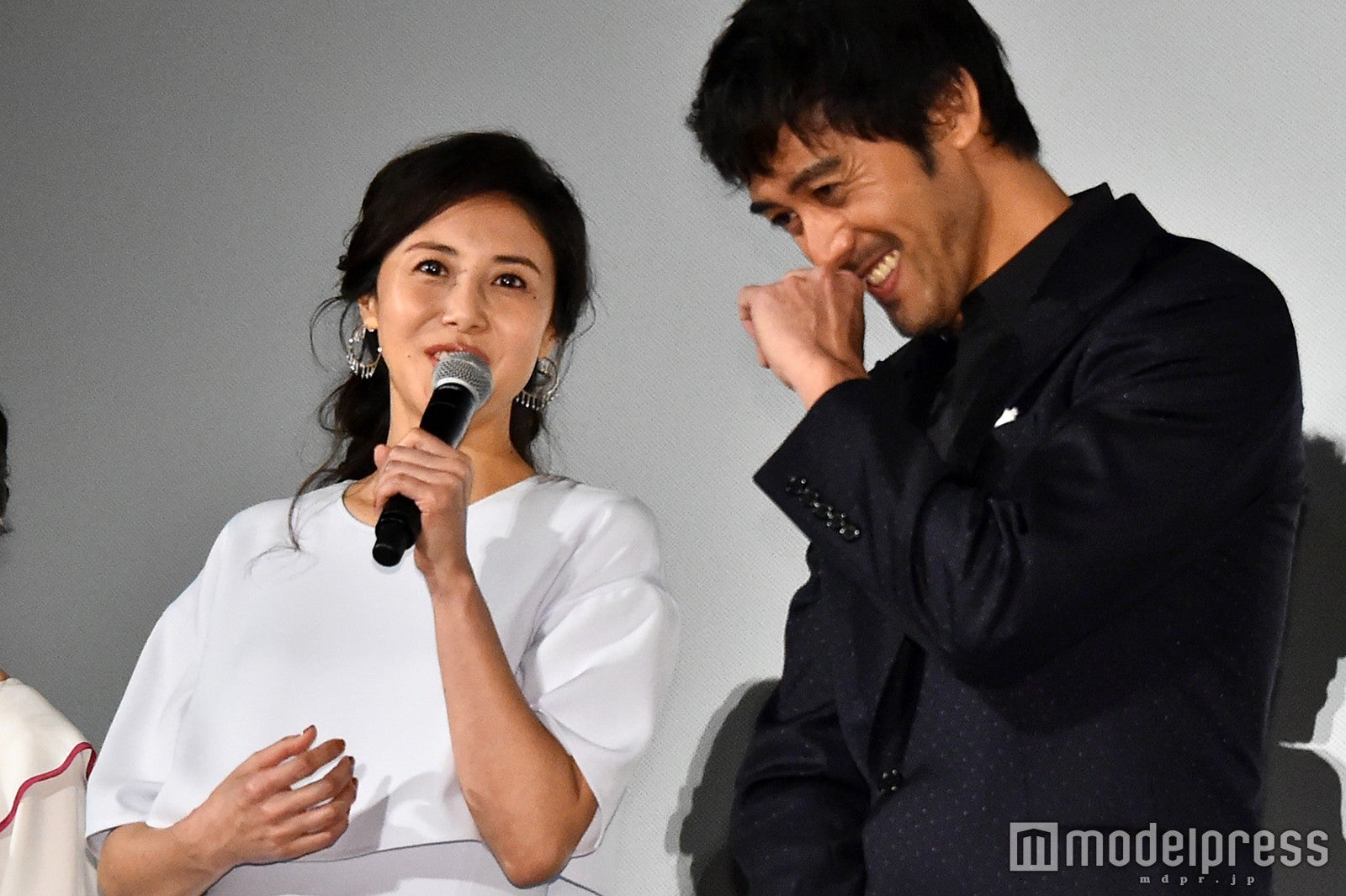 松嶋菜々子、阿部寛 （C）モデルプレス