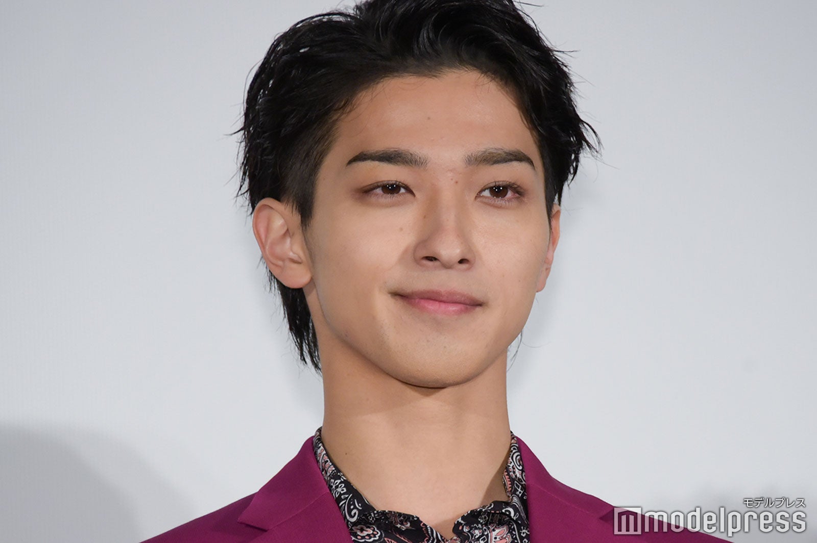 横浜流星、“銀髪ヘア”裏話明かす 自身についても分析「自分に害がある人と付き合わないタイプ」＜嘘喰い＞