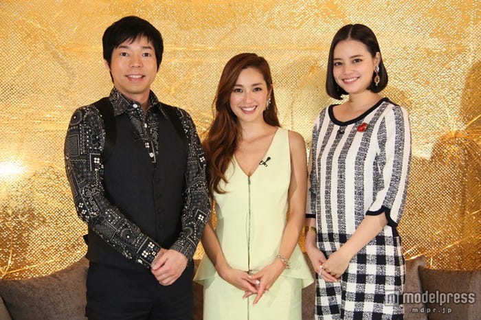 (左から)MCの今田耕司、中村アン、MCの岸本セシル(C)日本テレビ