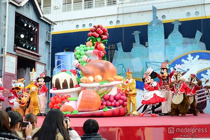 「テーブル・イズ・ウェイティング-クリスマスキュイジーヌ」