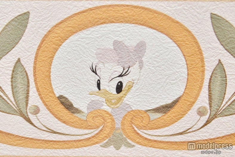 カピターノ・ミッキー・スーペリアルーム／ベッドサイドに描かれたデイジー・ック