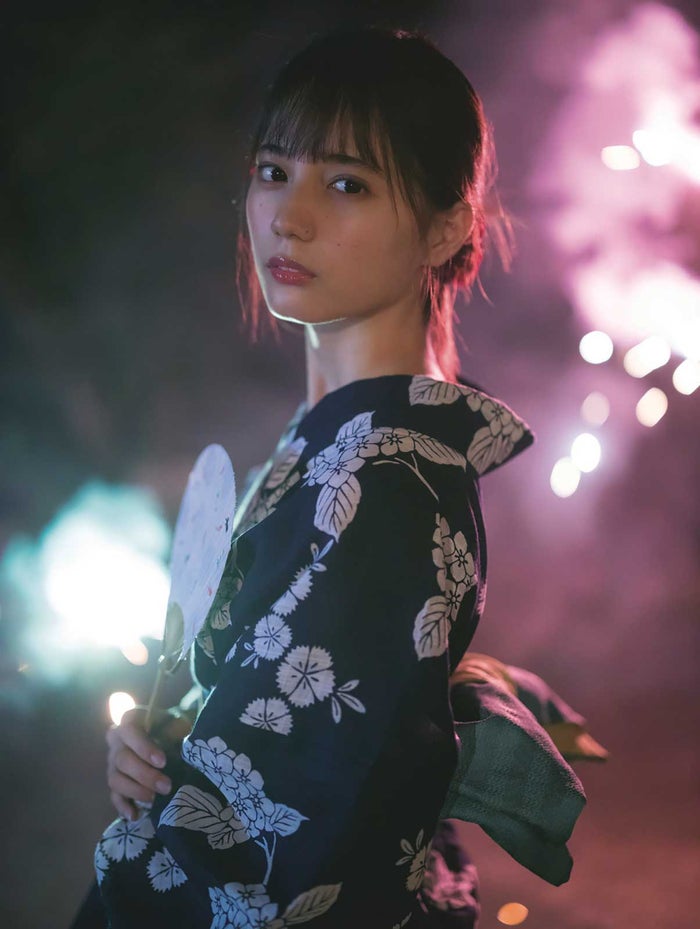 日向坂46小坂菜緒 1st写真集の発売前緊急重版決定 先行カット第七弾公開 君は誰 モデルプレス