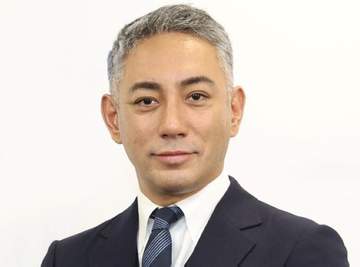 團十郎 ベネチア入り 短パン＆スリッポンにヴィトン2つ持ち 圧倒オーラの旅慣れ感「リラックススタイルにヴィトンが素敵」