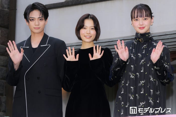 岩瀬洋志、杉咲花、多部未華子(C)モデルプレス