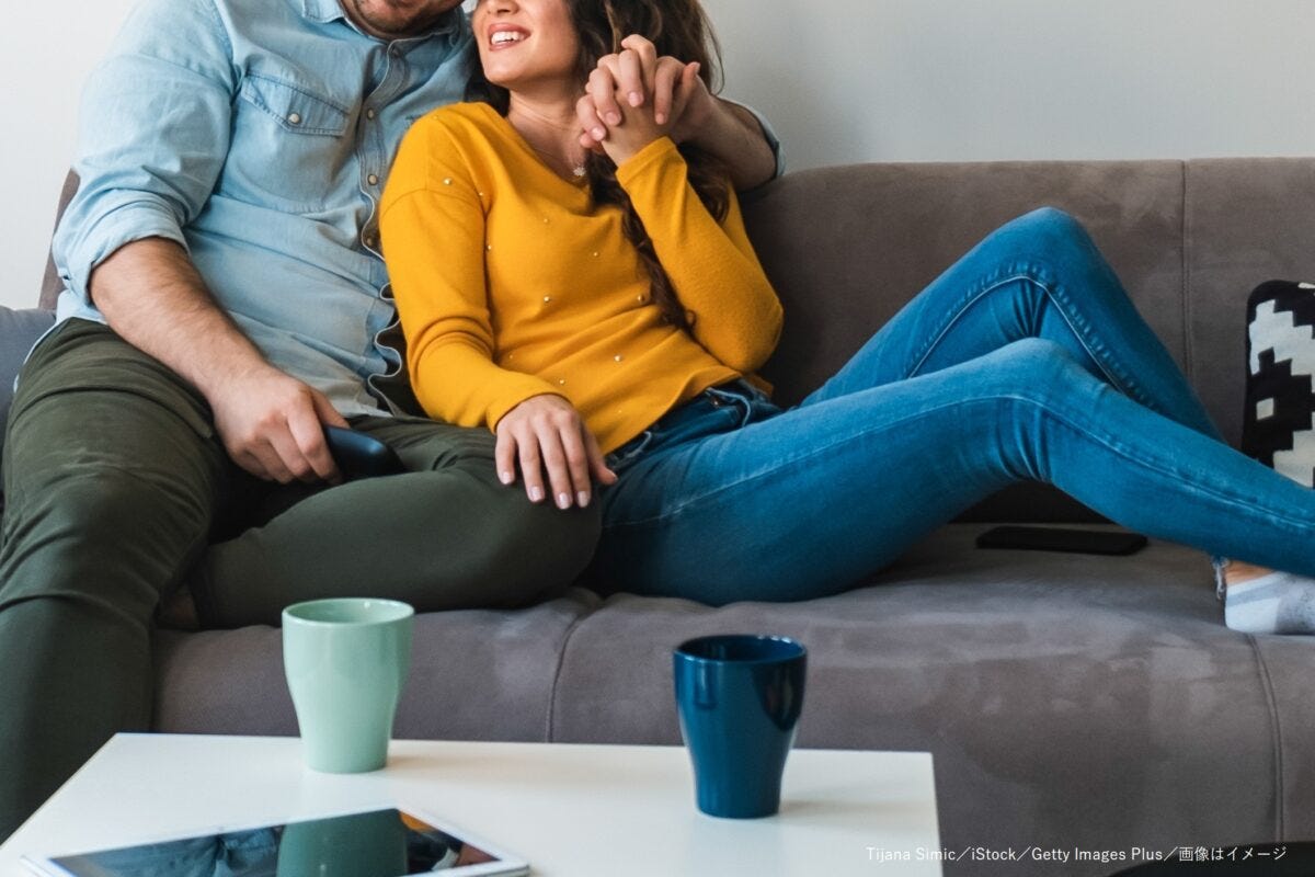 恋人・カップル・夫婦・ソファ・リビング