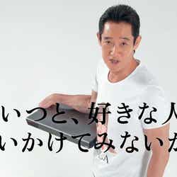 ローラ、山下真司/ソニー・ブルーレイ新CM「ローラにジャンプ」篇