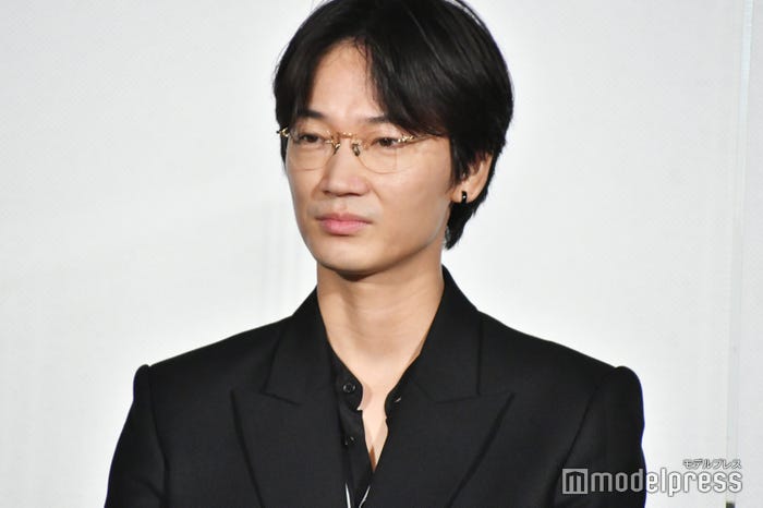 綾野剛(C)モデルプレス