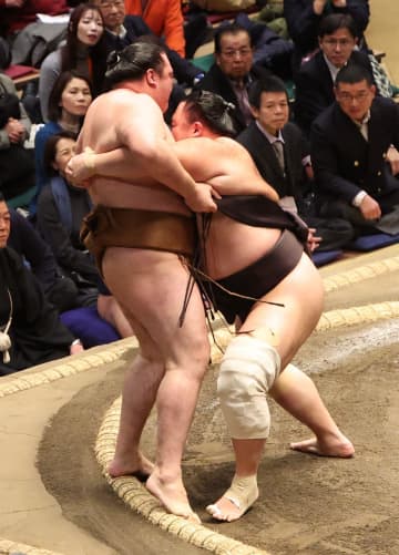 大相撲 NHK中継が臨時ニュースで中断 アナウンサーが北陣親方に「ご紹介が遅くなりました」新党結成合意の一報で