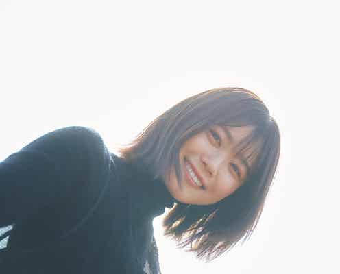 日向坂46丹生明里、キュートな笑顔が眩しい シックコーデで魅了