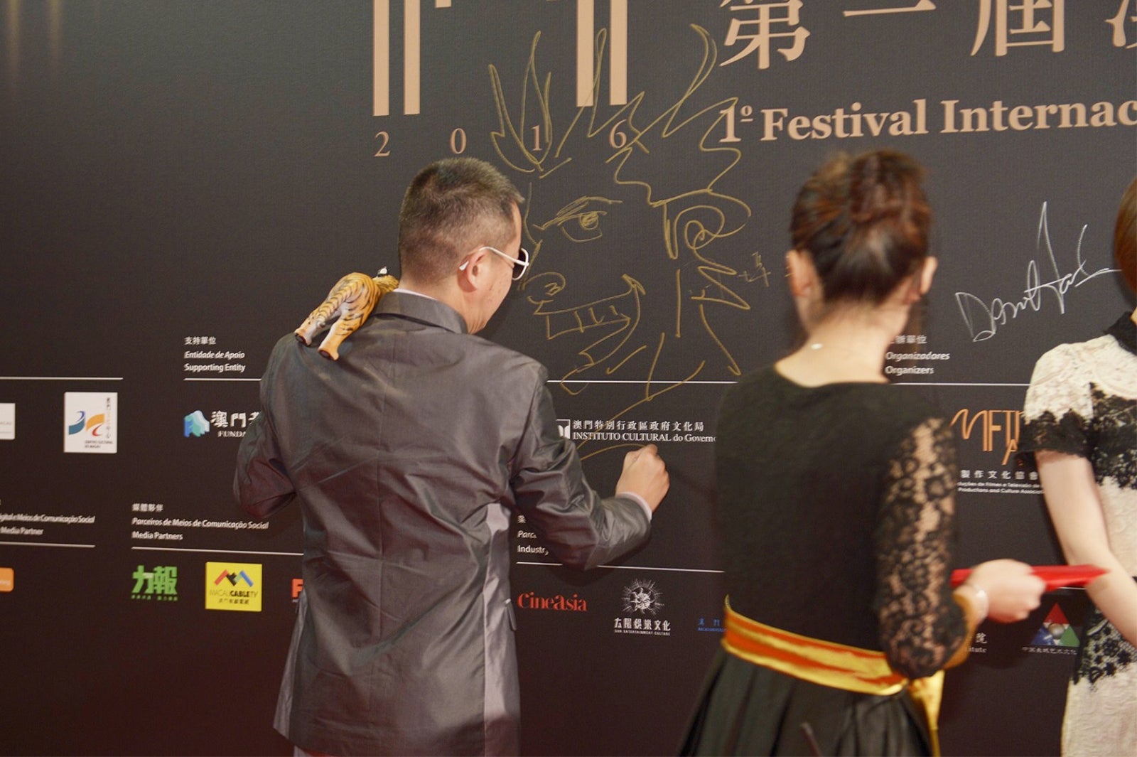 玲二を描く高橋のぼる氏