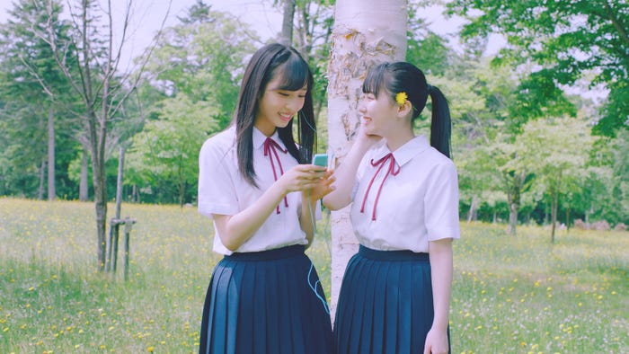 小栗有以、田中美久 2009年(大ブレイク前夜)AKB48「サステナブル」MV(C)AKS/キングレコード