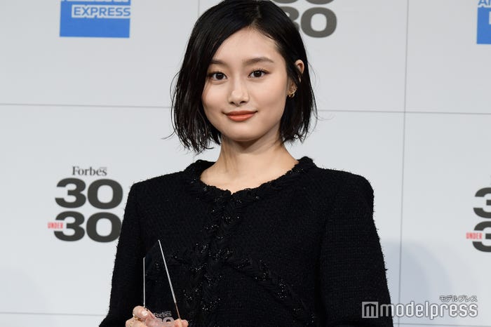 忽那汐里(C)モデルプレス