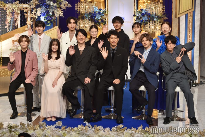 (前列左から)山田涼介、橋本環奈、福山雅治、大泉洋、山田裕貴、赤楚衛二(後列左から)長尾謙杜、坂東龍汰、今田美桜、永瀬廉、上白石萌歌、松雪泰子(C)モデルプレス
