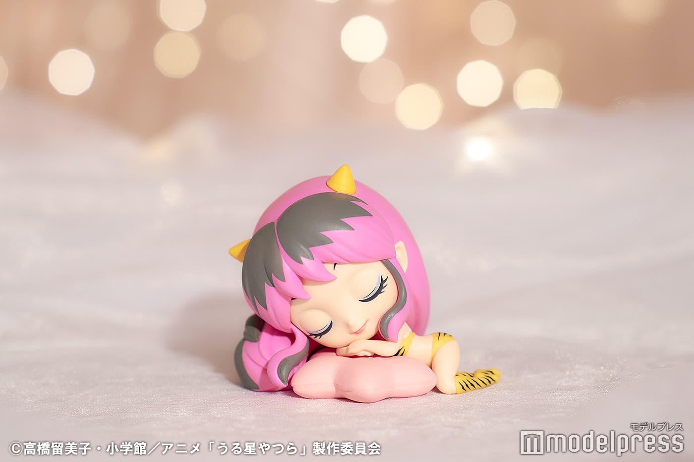 Bカラー(C)モデルプレス