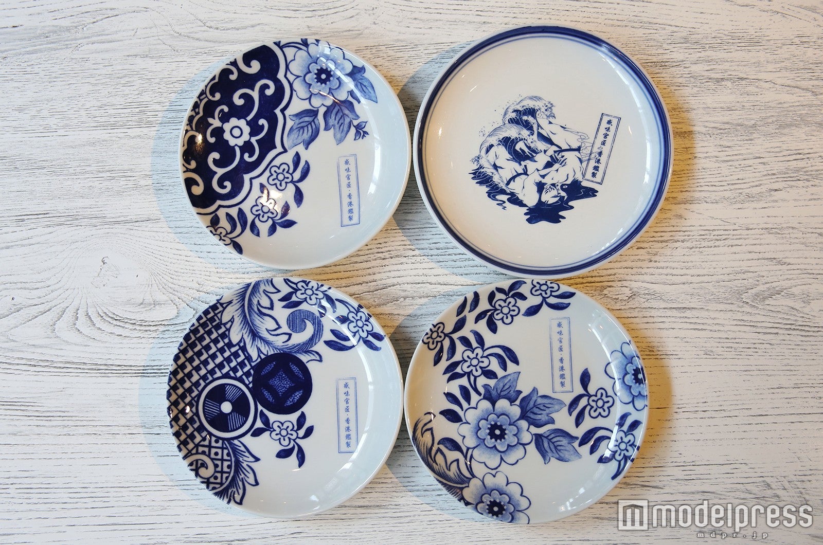 日本風なデザインが施されたお皿（C）モデルプレス
