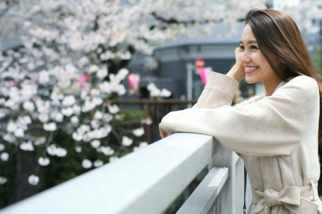 “お花見デート”で市原隼人が撮影した向山志穂／向山志穂オフィシャルブログ（Ameba）より