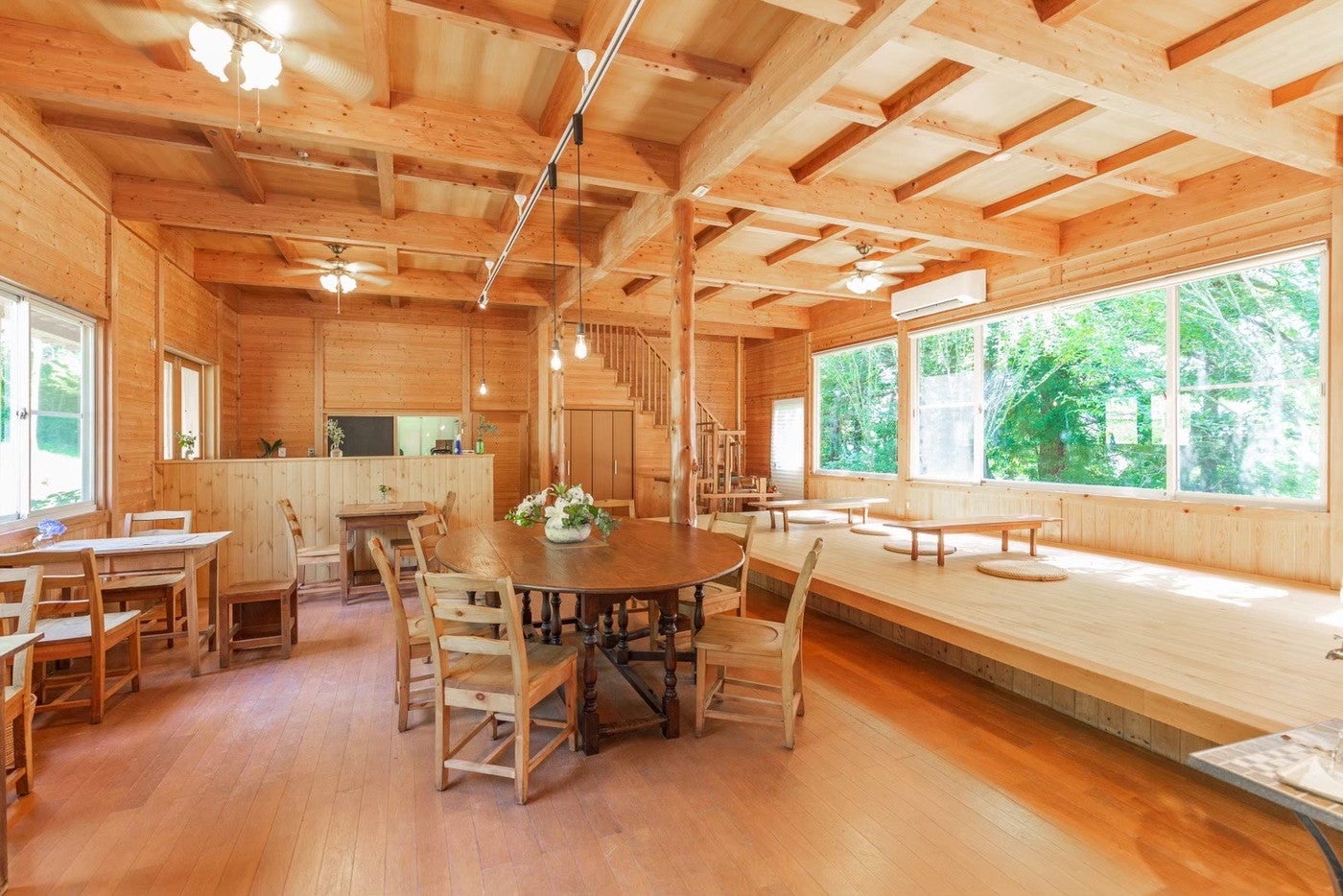 秩父の山の公園内にある癒やしのカフェ空間／提供画像