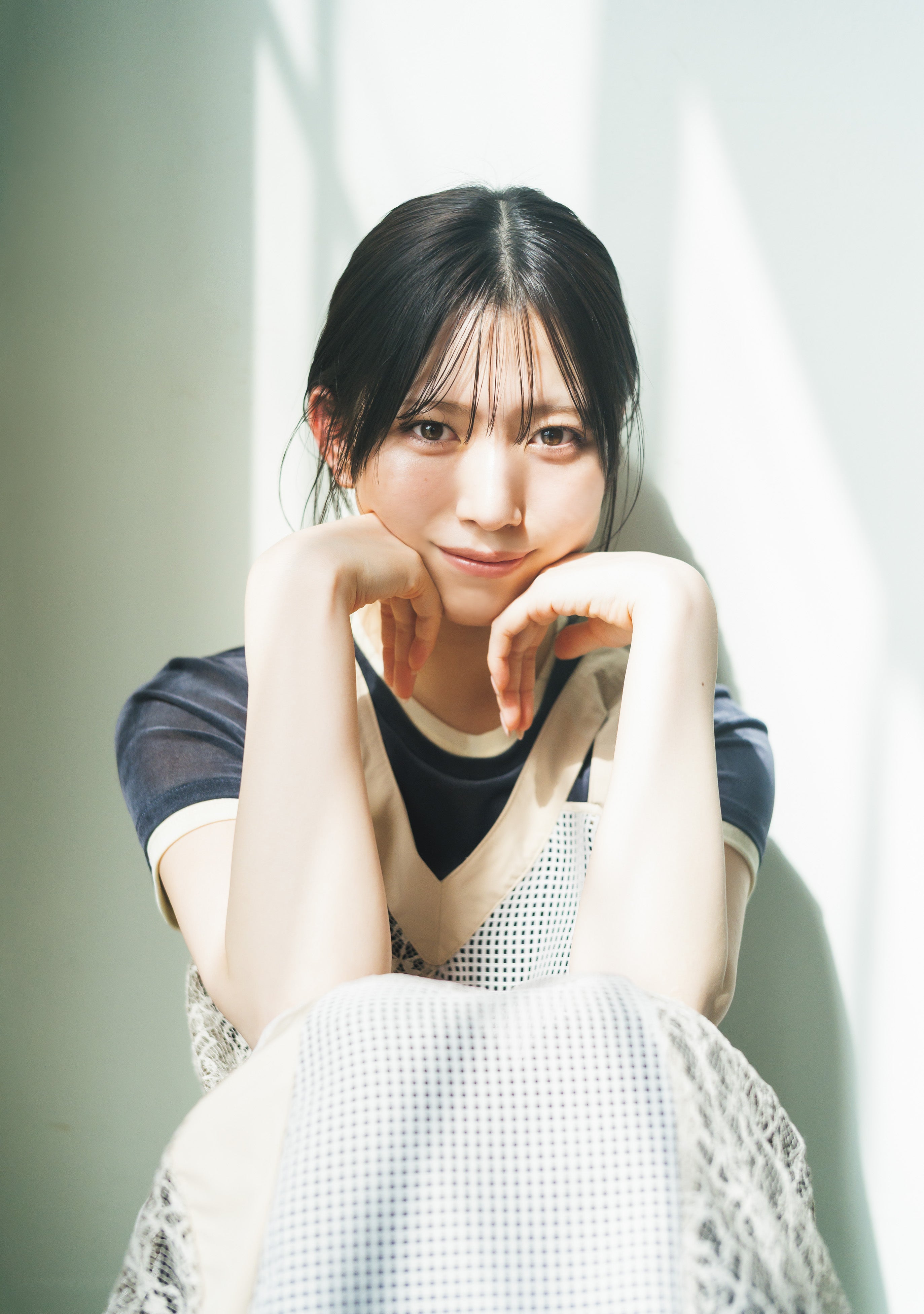 村山美羽：撮影／藤本和典、スタイリング／武久真理江、ヘアメイク／田村直子、デザイン／松本麻実（GROSVENOR design.）