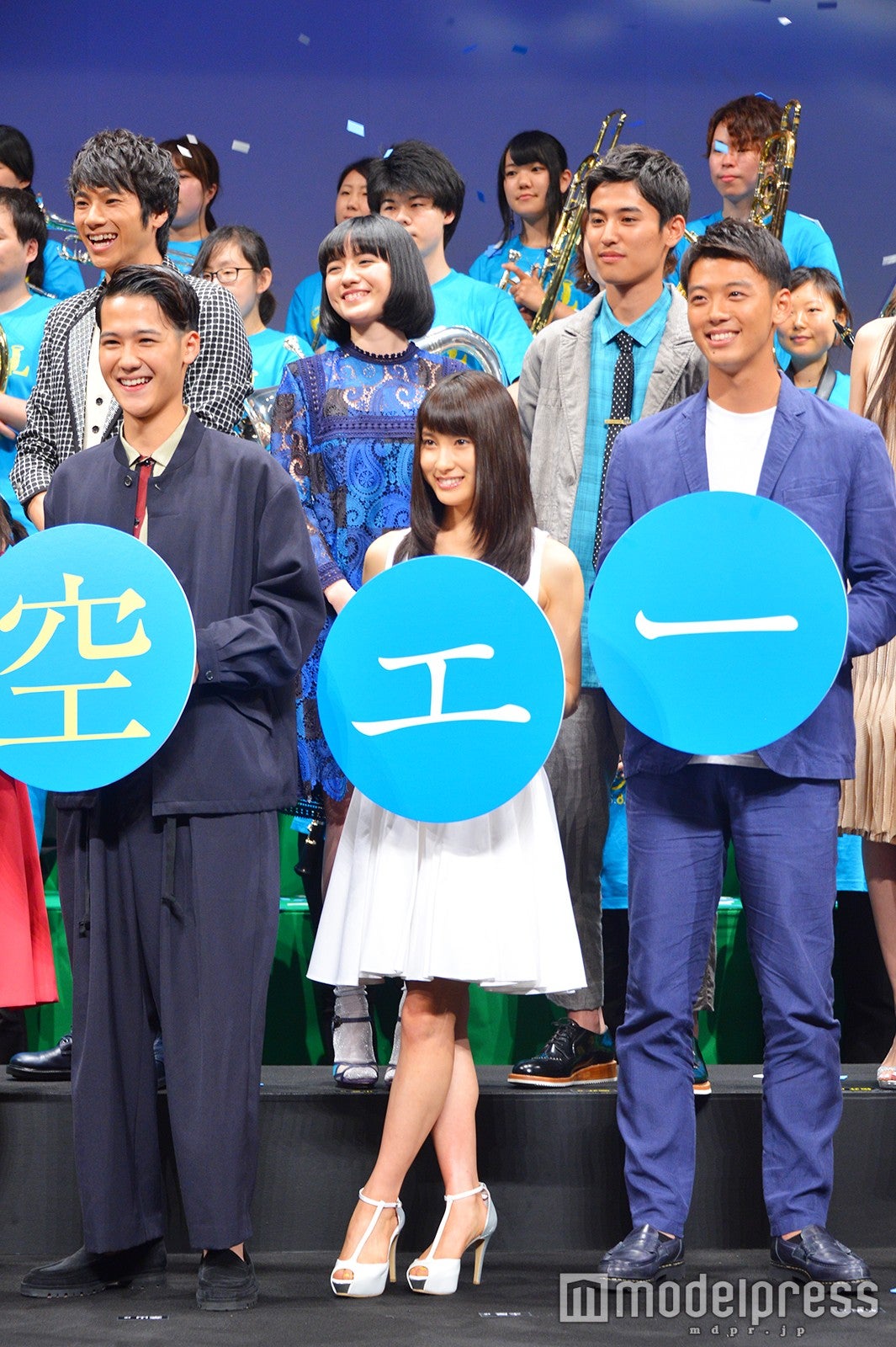 （左から）葉山奨之、土屋太鳳、竹内涼真（C）モデルプレス