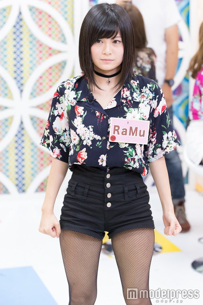 R A M U Hカップの“乳教祖”RaMu、半年でバスト2サイズアップの秘訣を語る 毎日していたこととは? - モデルプレス