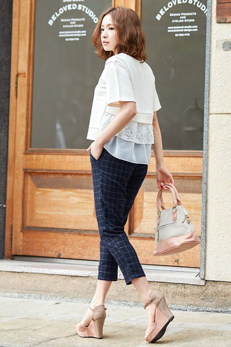 無地＆格子柄七分丈テーパードパンツ「Pierrot」2,970円（税込）／画像提供：Pierrot