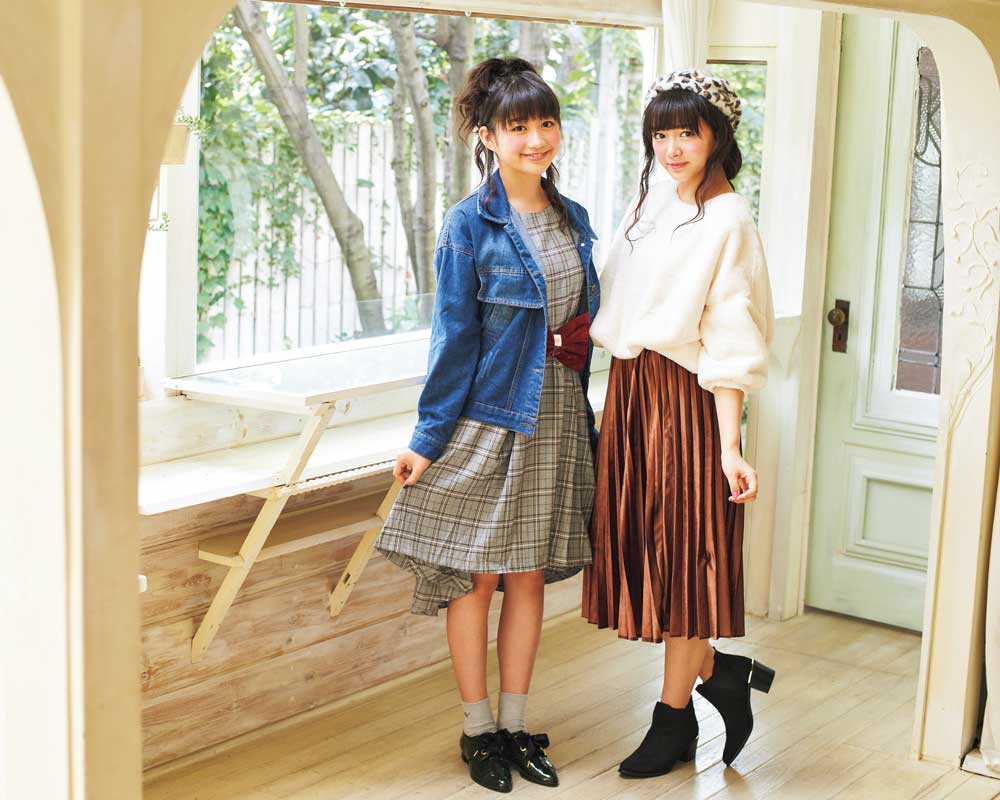 左から：岡崎百々子、中山莉子／「LOVE berry VOL.10」より（画像提供：徳間書店）