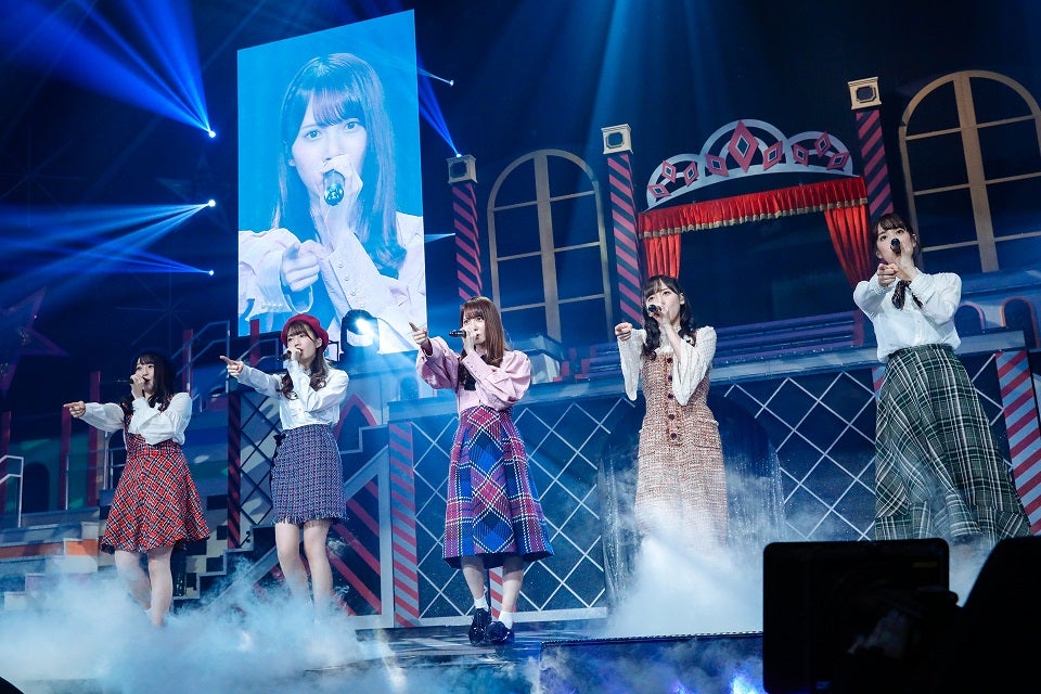 潮紗理菜、高本彩花、加藤史帆、齊藤京子、佐々木久美／「けやき坂46 ひらがなくりすます2018」（カメラマン：上山陽介）