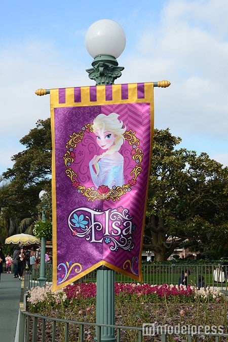 エルサ／フラッグ（C）モデルプレス