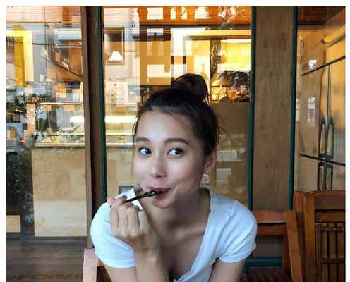 「世界で最も美しい顔100人」ノミネートのNiki(丹羽仁希)、胸元チラリ…ヘルシーボディに釘付け