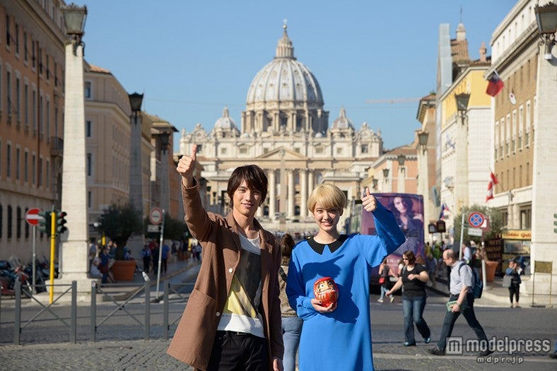 福士蒼汰＆山崎紘菜、仲良くローマ観光「すごくいい思い出」