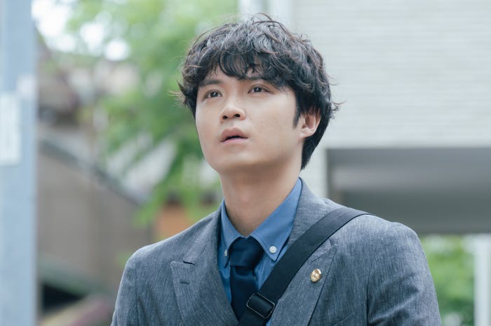 磯村勇斗「僕達はまだその星の校則を知らない」第1話(C)フジテレビ