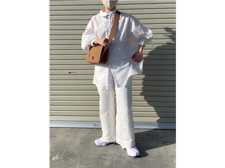 カジュアルでも清潔感抜群のオールホワイトでまとめたコーデ　出典：WEAR