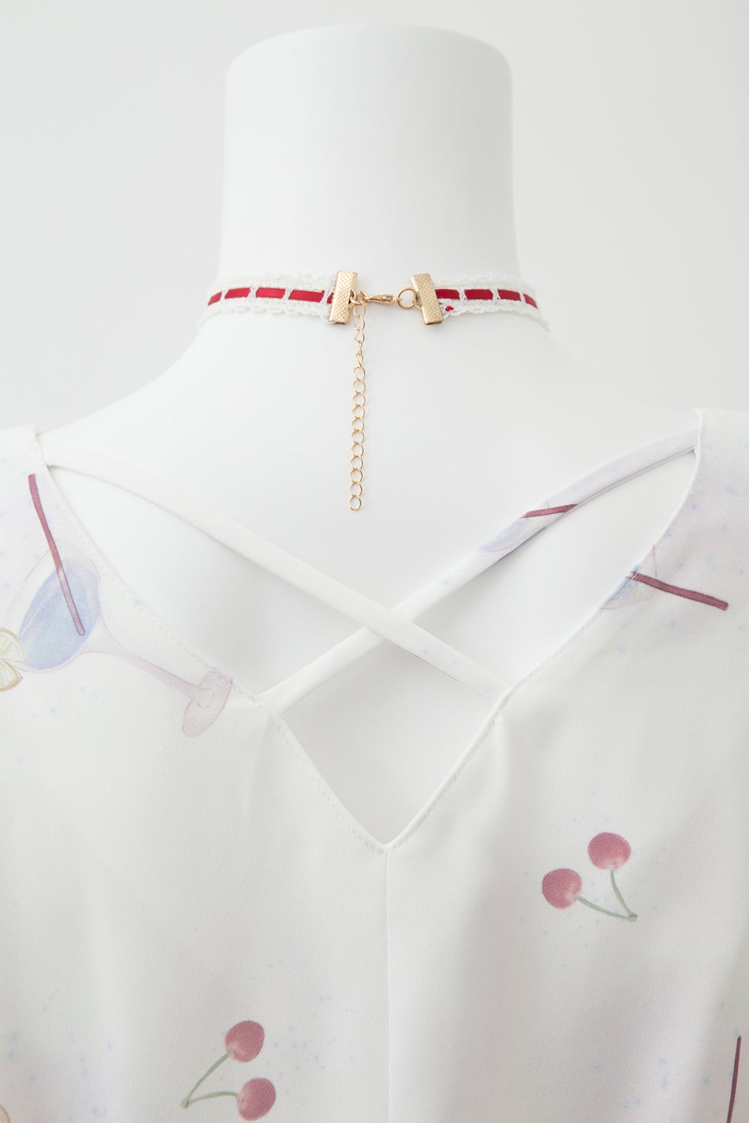 ワンピース／後ろ姿（提供写真）