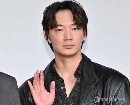 綾野剛、ステージ上で汗止まらず 撮影中も汗操る「質も変えられる」【愚か者の⾝分】