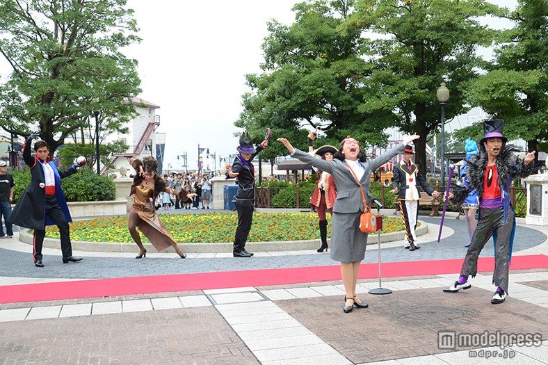 リクルーターとミスターVと助手のミス・キャスター