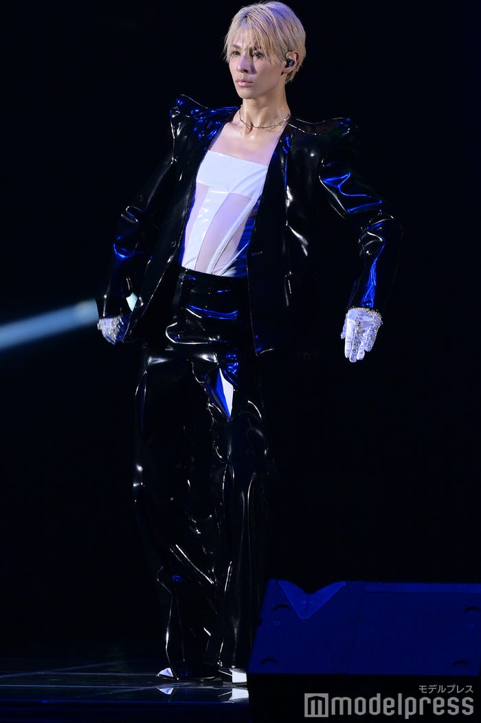 長い脚が際立つラウール(C)モデルプレス