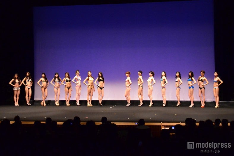 「2013ミス・アース・ジャパン　日本代表選考会」審査風景