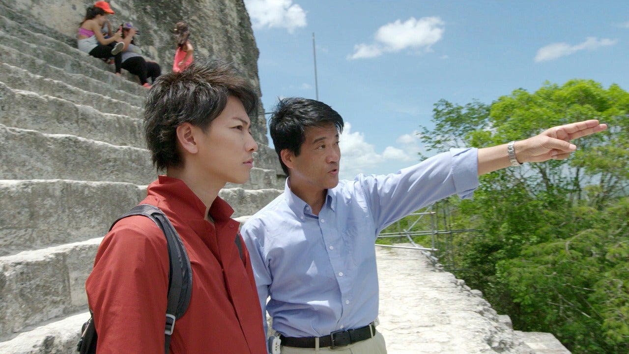 佐藤健／第2回「発見！マヤ・密林に隠されたピラミッドを謎の石舞台」より（画像提供：NHK）