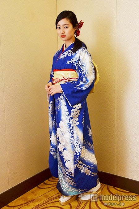 忽那汐里／艶やかな晴れ着姿で魅せる