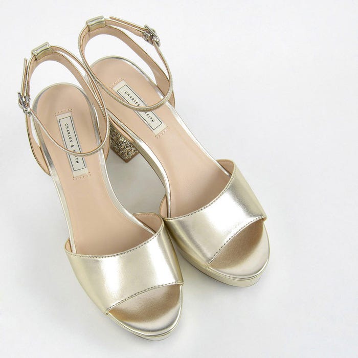 オープントゥプラットフォームサンダル「CHARLES & KEITH」8,100円(税込)/画像提供:CHARLES & KEITH OFFICIAL ONLINE STORE