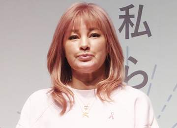 梅宮アンナ 夫とハワイの最高級ホテルのスイートに滞在、54歳祝う ダイヤモンドヘッド真正面、青い海に浮かぶよう