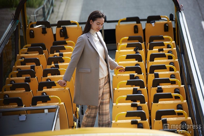 15歳でミラコレデビューの松岡モナ「美しすぎる」「存在感が尋常じゃない」動画でファンを魅了