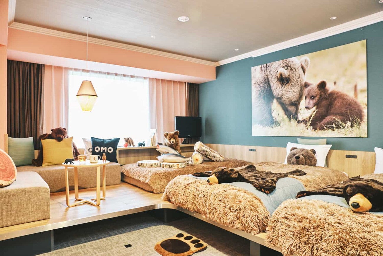 星野リゾート、OMO7旭川「えぞひぐまルーム」大小くまに囲まれる1室限定ルーム