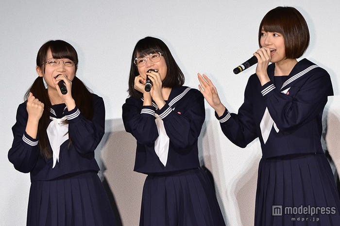 (左より)秋元真夏、生田絵梨花、橋本奈々未