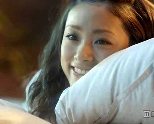 新妻・上戸彩、布団にくるまって「毎日、幸せを感じるのです」