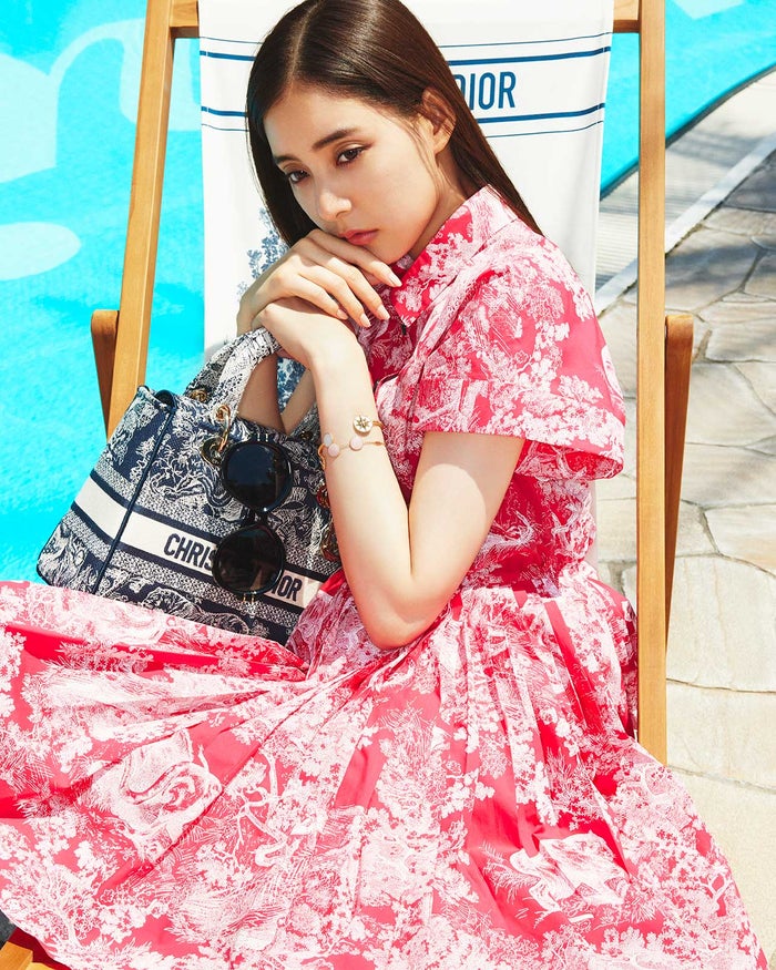 山田優 ディオール スイムウェアで胸元チラリ モデルプレス